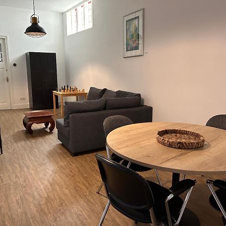 Artistic Independent Apartment, City Centre Дордрехт Экстерьер фото